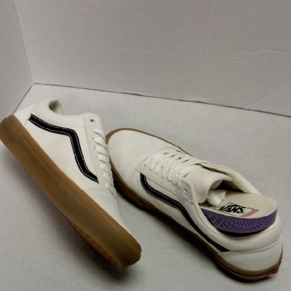 Vans Old Skool Pro In White and gum Outsoles - Picture 8 of 8